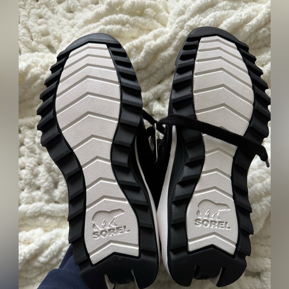 Sorel Black and White waterproof insulated boots - Picture 9 of 11